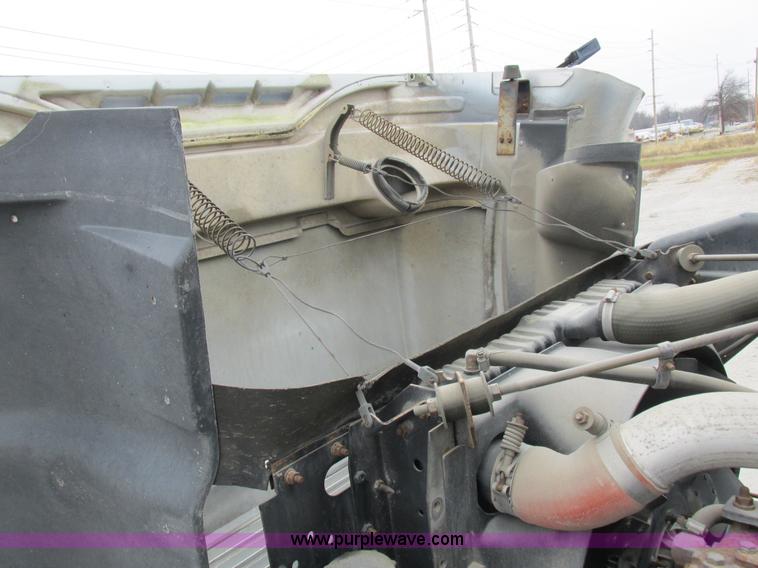 image for item I8823 1992 International 4700 utility truck