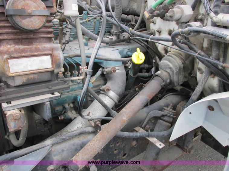 image for item I8823 1992 International 4700 utility truck