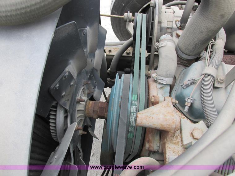 image for item I8823 1992 International 4700 utility truck