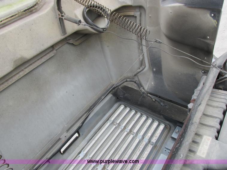 image for item I8823 1992 International 4700 utility truck