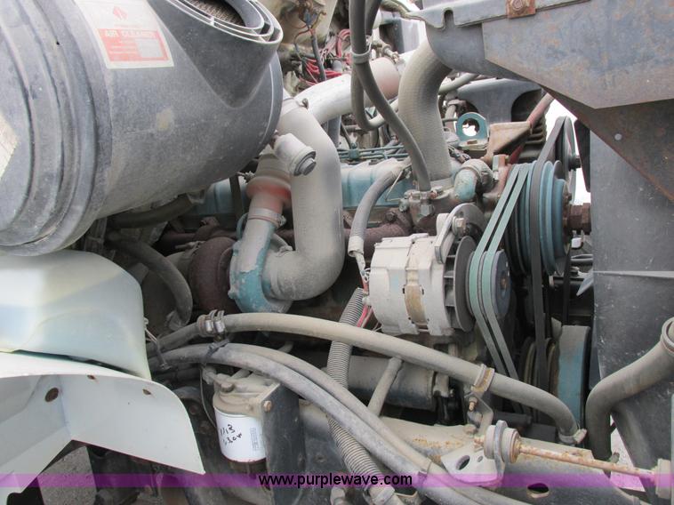 image for item I8823 1992 International 4700 utility truck