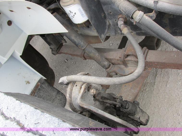 image for item I8823 1992 International 4700 utility truck