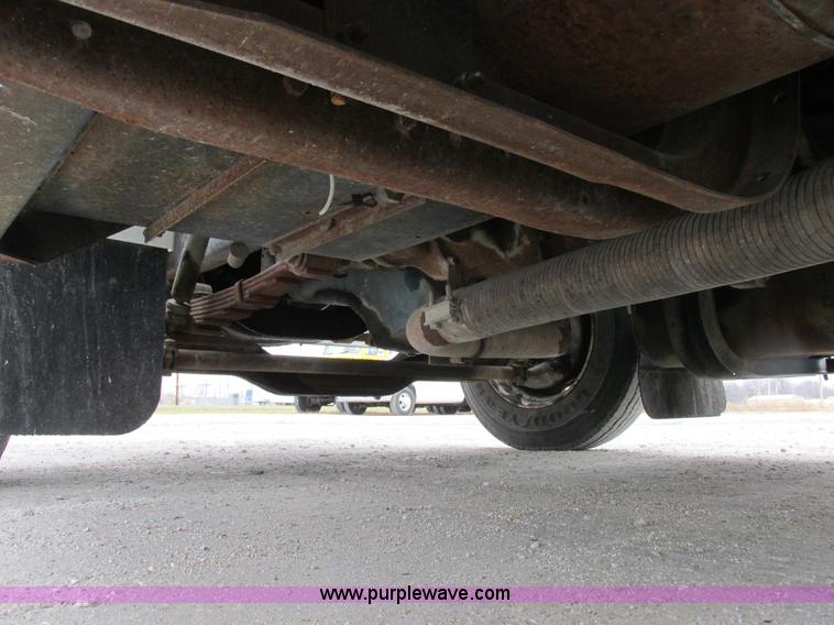 image for item I8823 1992 International 4700 utility truck