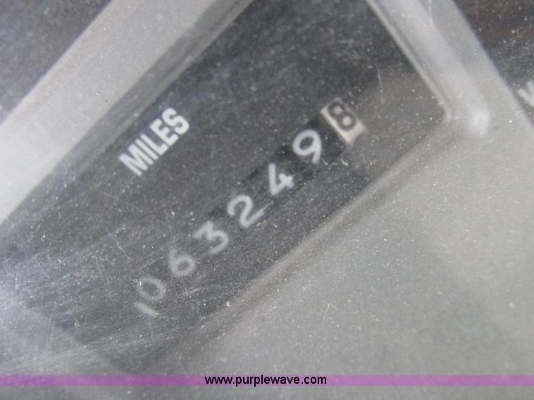 image for item I8823 1992 International 4700 utility truck