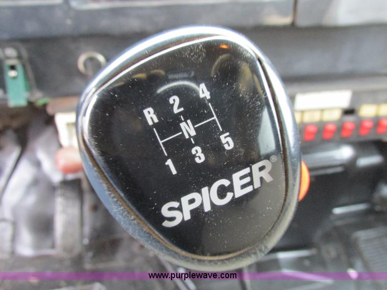 image for item I8823 1992 International 4700 utility truck