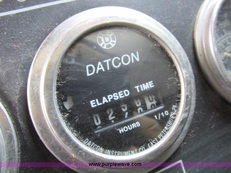 image for item I8823 1992 International 4700 utility truck