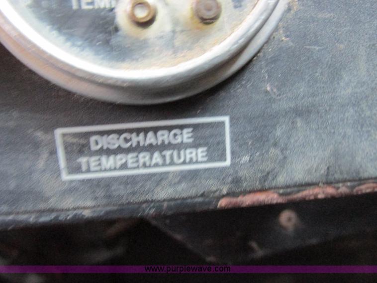 image for item I8823 1992 International 4700 utility truck