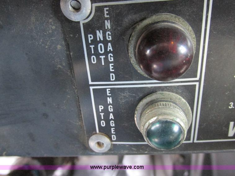 image for item I8823 1992 International 4700 utility truck