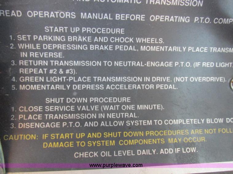 image for item I8823 1992 International 4700 utility truck