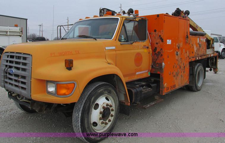 image for item I8824 1995 Ford F800 service truck