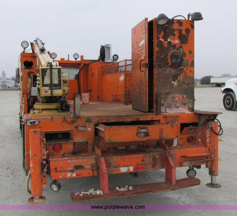 image for item I8824 1995 Ford F800 service truck