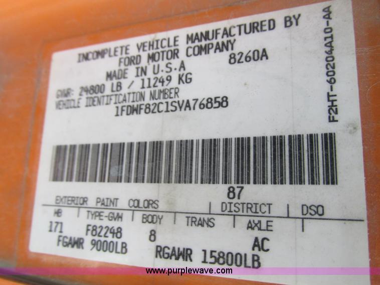 image for item I8824 1995 Ford F800 service truck