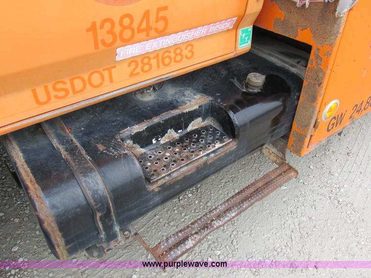 image for item I8824 1995 Ford F800 service truck