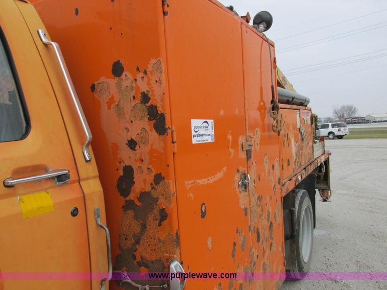 image for item I8824 1995 Ford F800 service truck
