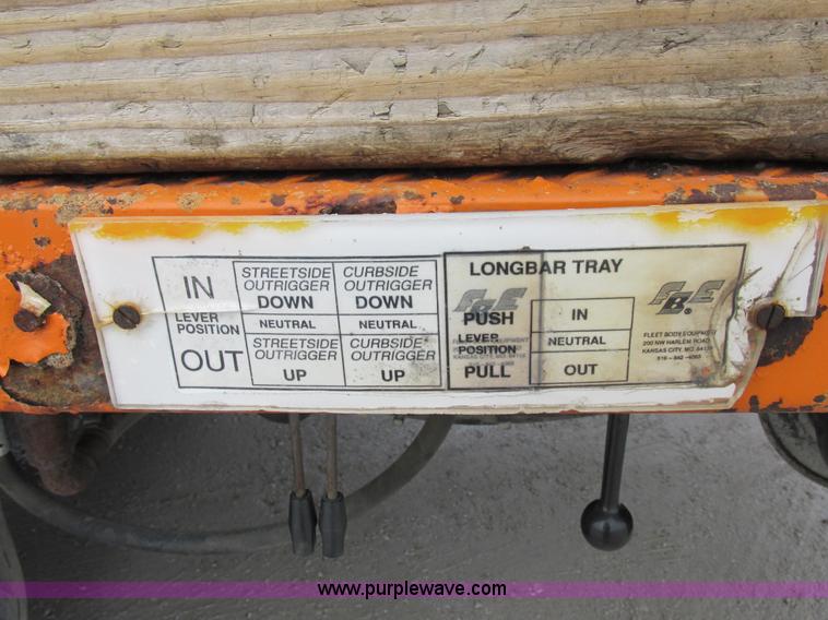 image for item I8824 1995 Ford F800 service truck