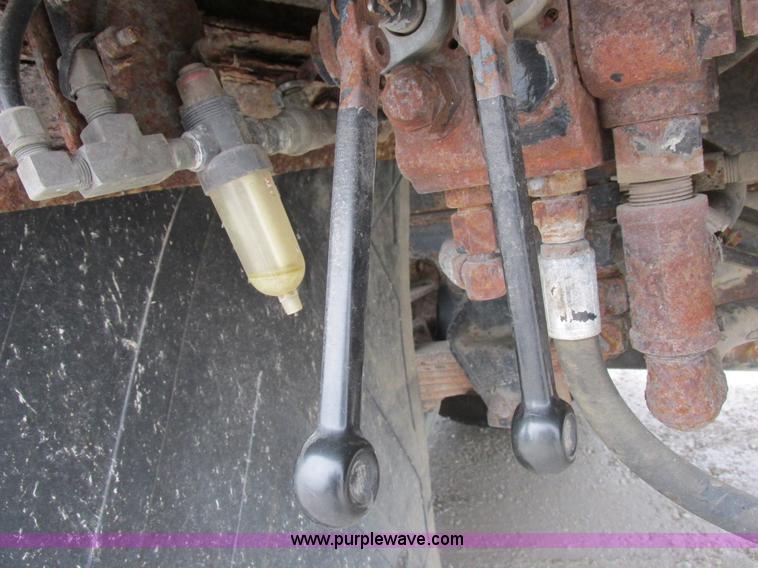 image for item I8824 1995 Ford F800 service truck