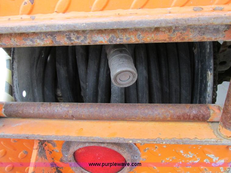 image for item I8824 1995 Ford F800 service truck