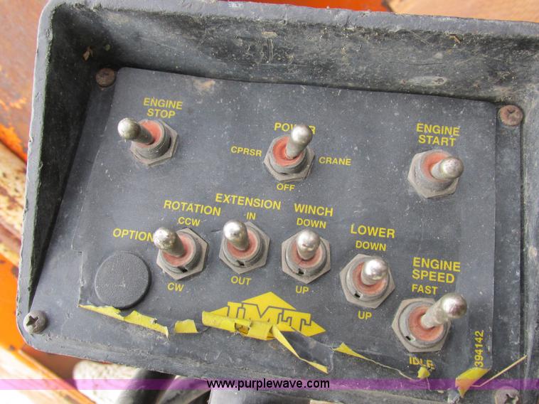 image for item I8824 1995 Ford F800 service truck