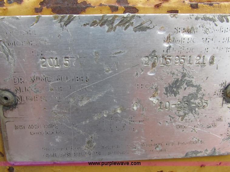 image for item I8824 1995 Ford F800 service truck