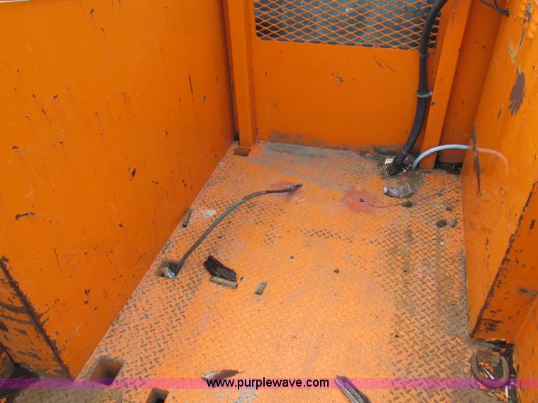 image for item I8824 1995 Ford F800 service truck