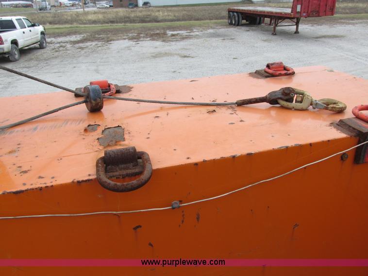 image for item I8824 1995 Ford F800 service truck