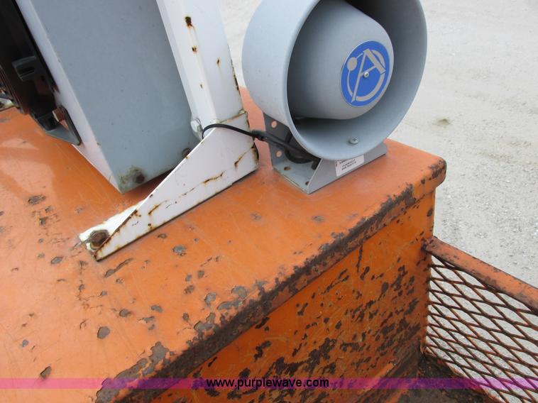 image for item I8824 1995 Ford F800 service truck