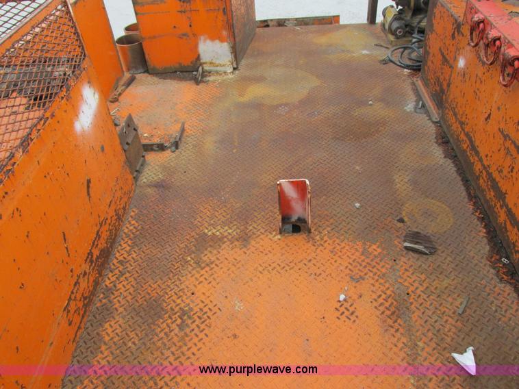 image for item I8824 1995 Ford F800 service truck