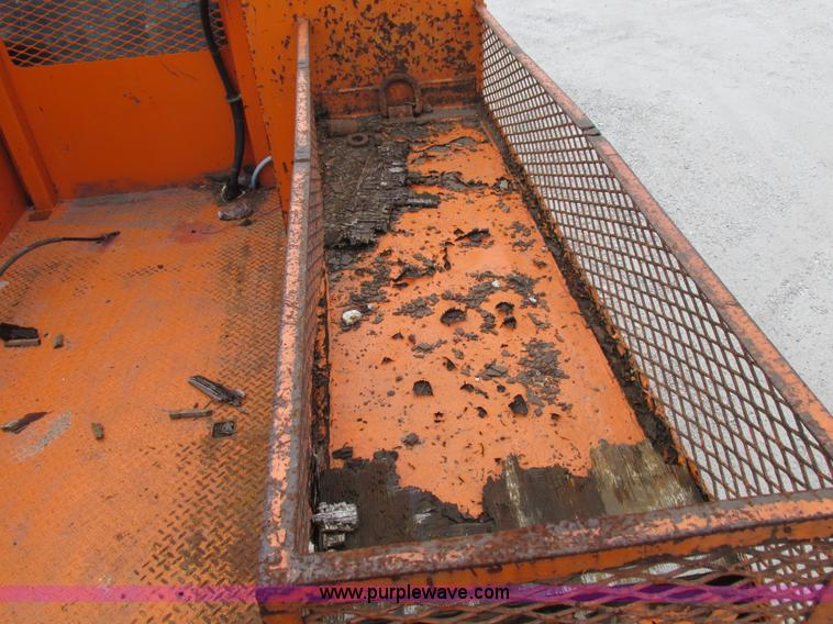 image for item I8824 1995 Ford F800 service truck