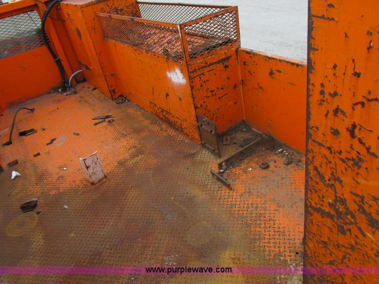 image for item I8824 1995 Ford F800 service truck