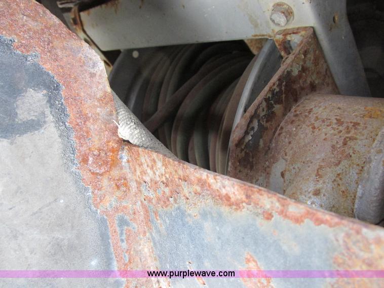 image for item I8824 1995 Ford F800 service truck