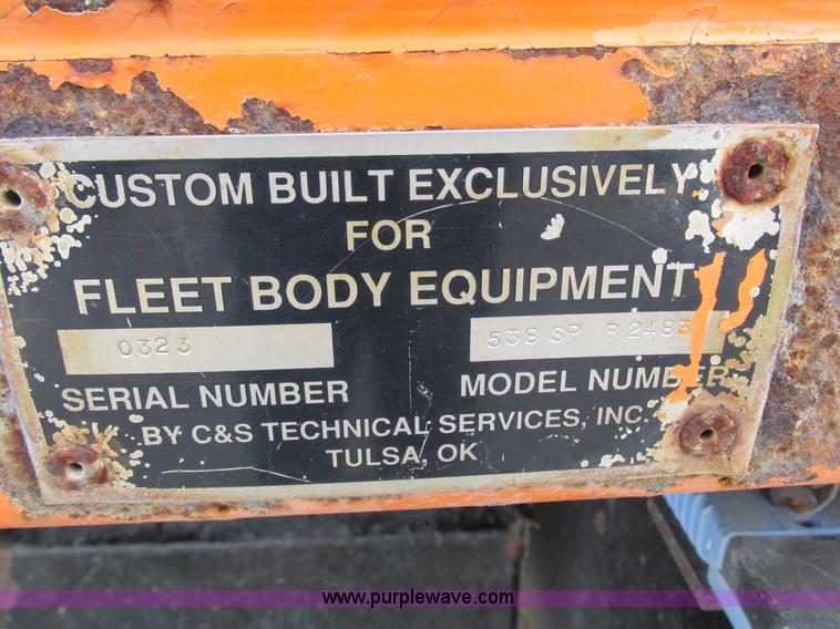 image for item I8824 1995 Ford F800 service truck