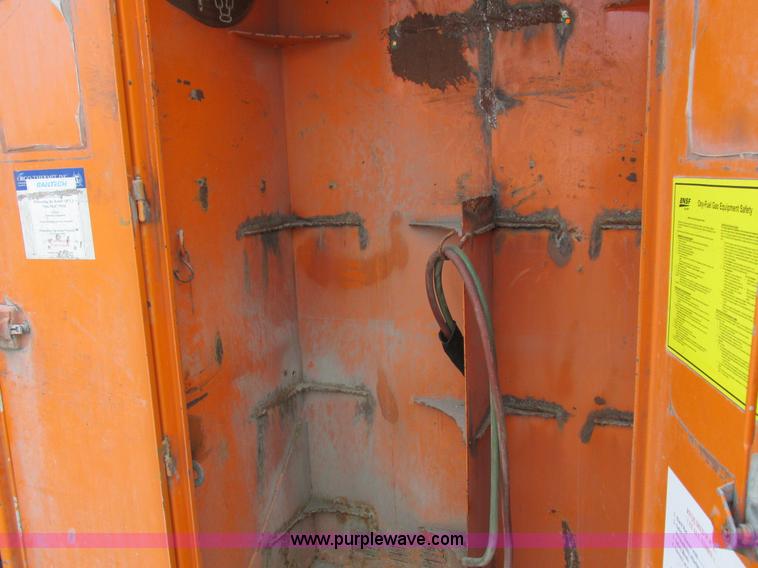 image for item I8824 1995 Ford F800 service truck