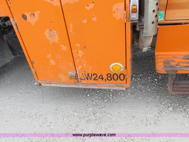 image for item I8824 1995 Ford F800 service truck