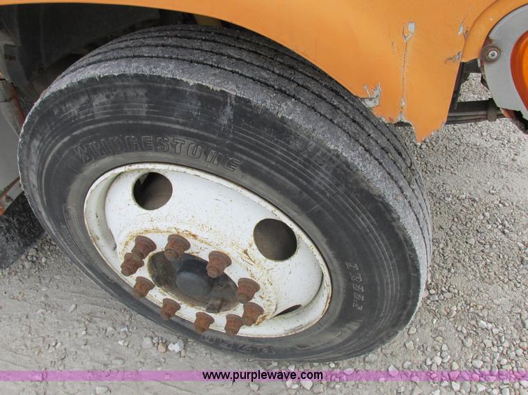 image for item I8824 1995 Ford F800 service truck