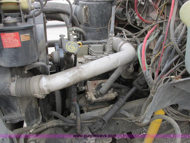 image for item I8824 1995 Ford F800 service truck