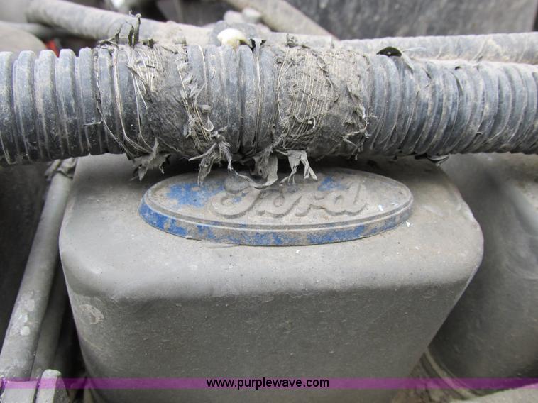 image for item I8824 1995 Ford F800 service truck