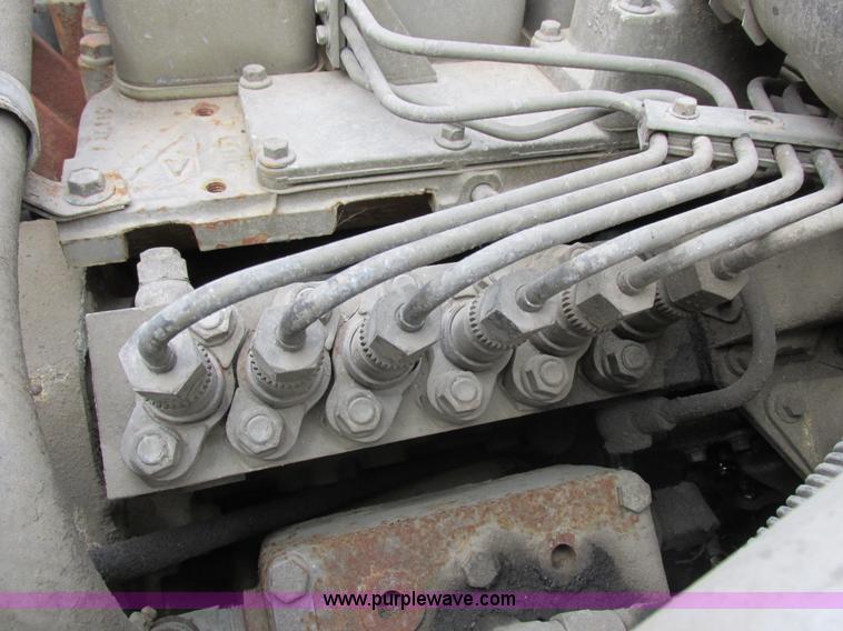 image for item I8824 1995 Ford F800 service truck