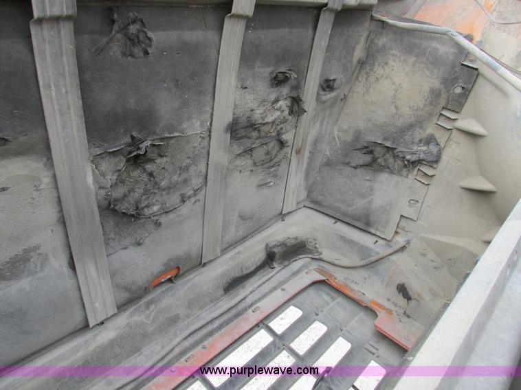 image for item I8824 1995 Ford F800 service truck