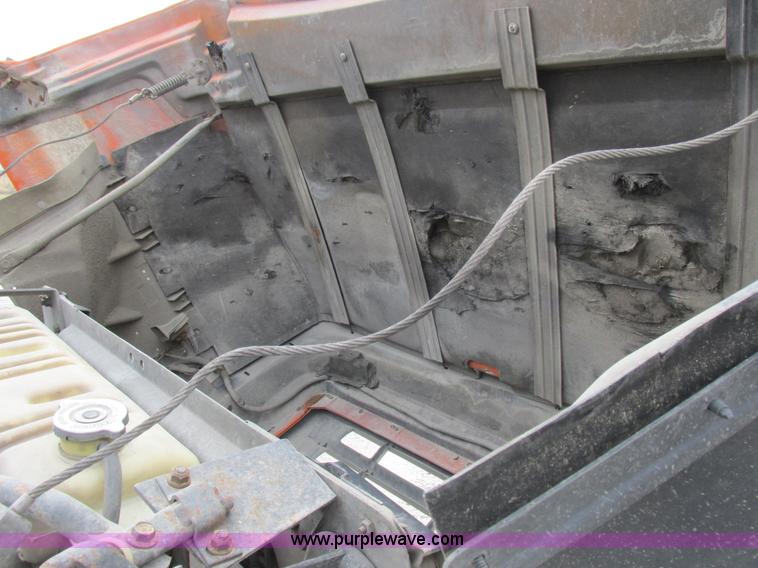 image for item I8824 1995 Ford F800 service truck