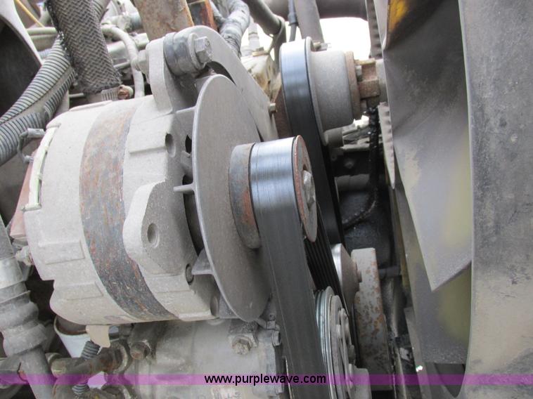 image for item I8824 1995 Ford F800 service truck