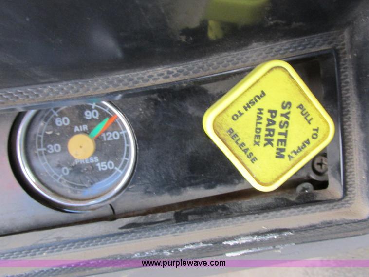 image for item I8824 1995 Ford F800 service truck