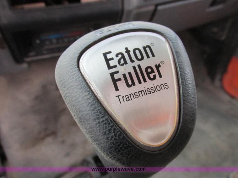 image for item I8824 1995 Ford F800 service truck