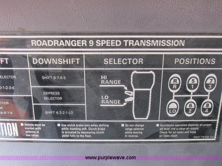image for item I8824 1995 Ford F800 service truck