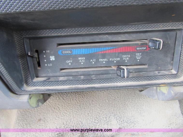 image for item I8824 1995 Ford F800 service truck