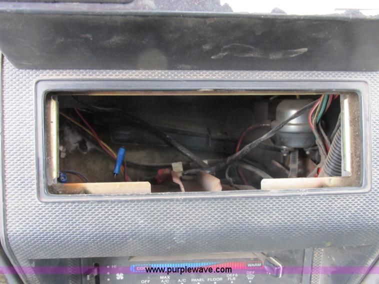 image for item I8824 1995 Ford F800 service truck