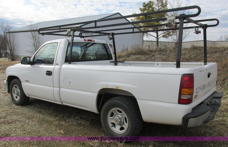 image for item I8837 2000 Chevrolet Silverado 1500 pickup truck