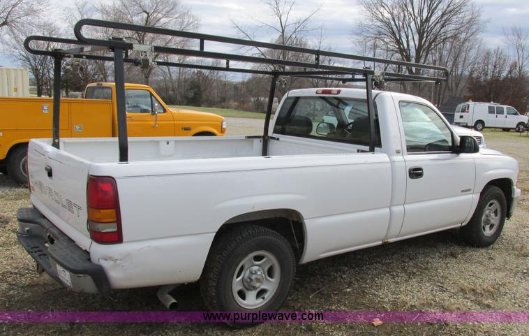 image for item I8837 2000 Chevrolet Silverado 1500 pickup truck