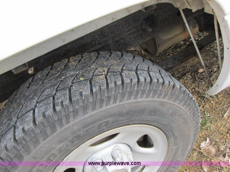 image for item I8837 2000 Chevrolet Silverado 1500 pickup truck