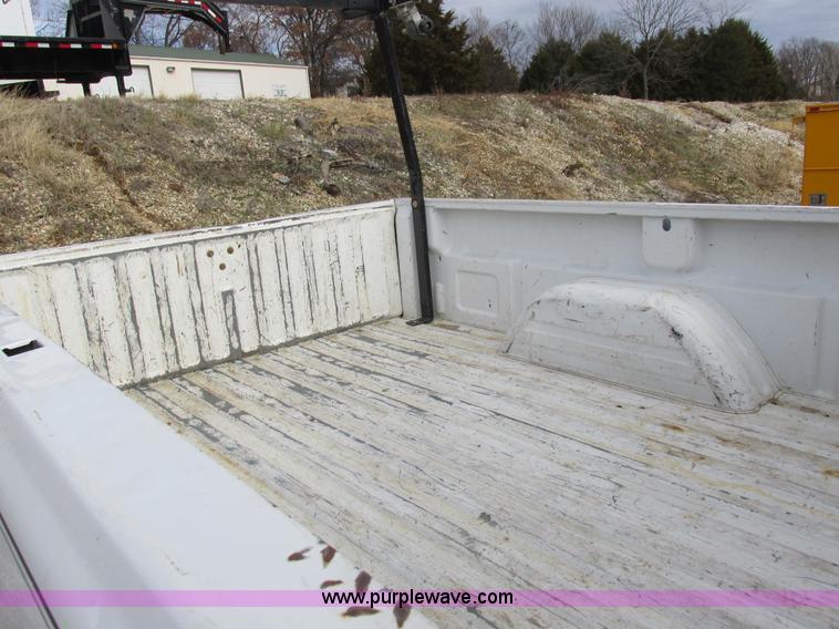 image for item I8837 2000 Chevrolet Silverado 1500 pickup truck