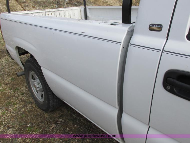 image for item I8837 2000 Chevrolet Silverado 1500 pickup truck